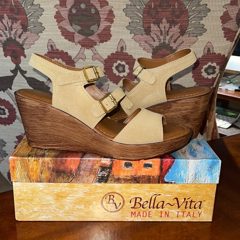 Bella Vita Suede Wedge Sandal NWT - Picture 2 of 10